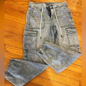 American Eagle Acid-washed cargo joggers